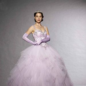 Bilder Adelaide Kane