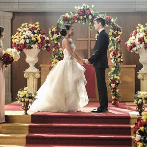 Bilder Emily Bett Rickards