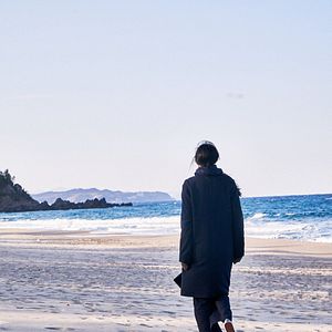 Bilder On The Beach At Night Alone