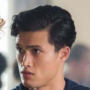 Bilder Charles Melton