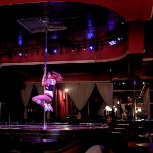 Bilder Virgin Cheerleaders in Chains