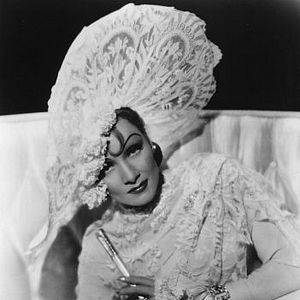 Bilder Der Teufel ist eine Frau