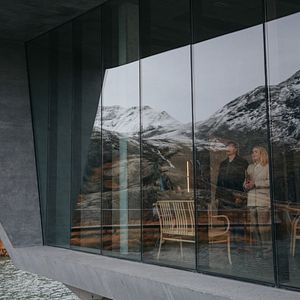 Bilder Suicide Tourist - Es gibt kein Entkommen