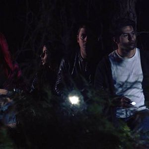 Bilder Uçurum - Asla Arkana Bakma