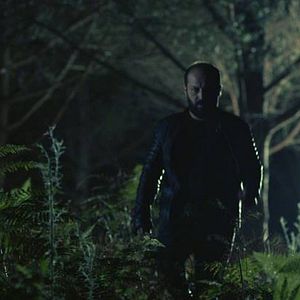 Bilder Uçurum - Asla Arkana Bakma