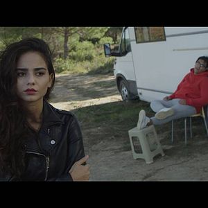 Bilder Uçurum - Asla Arkana Bakma