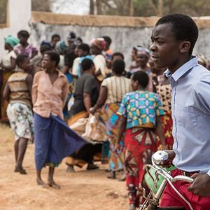Bilder Der Junge, der den Wind einfing