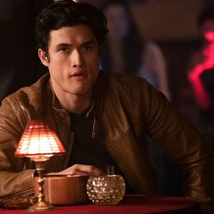 Bilder Charles Melton