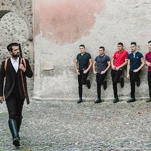 Bilder The Man Who Bought The Moon