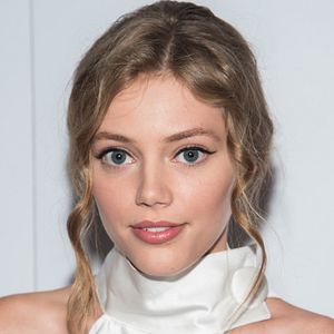 Bilder Grace Van Dien