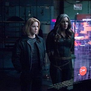 Bilder Emily Bett Rickards