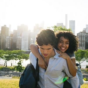 Bilder Charles Melton