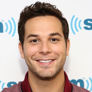 Bilder Skylar Astin