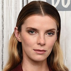 Bilder Betty Gilpin