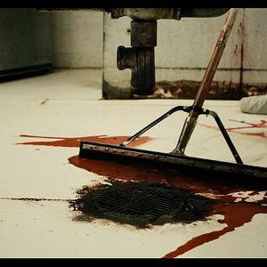 Bilder Slashed - Aufgeschlitzt