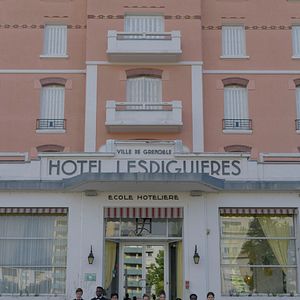 Bilder Les Petits Maîtres Du Grand Hôtel