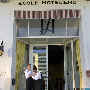 Bilder Les Petits Maîtres Du Grand Hôtel
