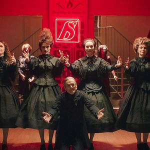 Bilder Das blutrote Kleid