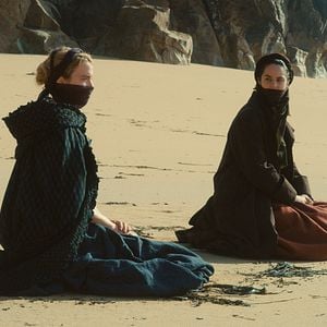 Bilder Porträt einer jungen Frau in Flammen