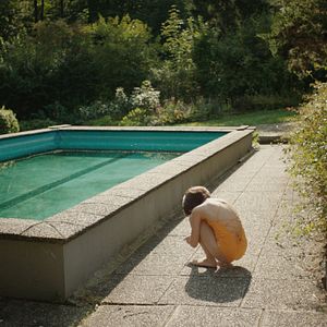 Bilder The Trouble With Being Born