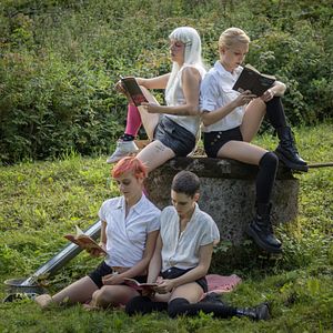 Bilder Die traurigen Mädchen aus den Bergen