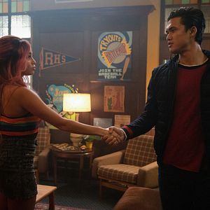 Bilder Charles Melton