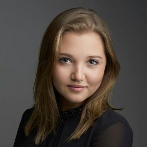 Bilder Mia McKenna-Bruce