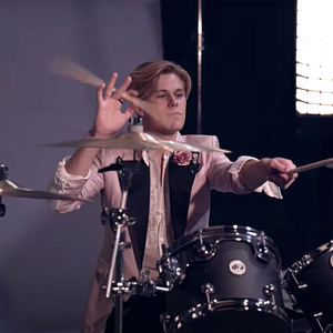 Bilder Julie and the Phantoms