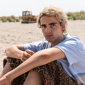 Bilder We Are Who We Are