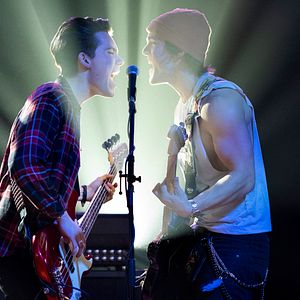 Bilder Julie and the Phantoms