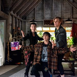 Bilder Julie and the Phantoms