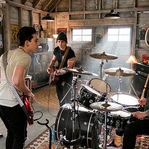 Bilder Julie and the Phantoms