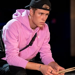 Bilder Julie and the Phantoms