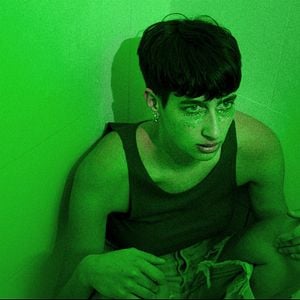 Bilder All Eyes Off Me