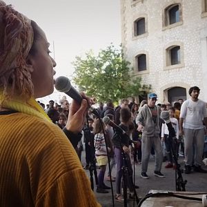 Bilder Here We Move Here We Groove