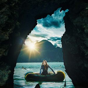 Bilder Surrounded - Tödliche Bucht