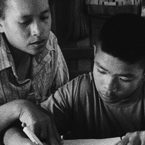 Bilder Geheimnisvolles Objekt am Mittag