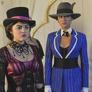 Bilder Shay Mitchell