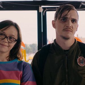 Bilder Dinner In America - A Punk Love Story