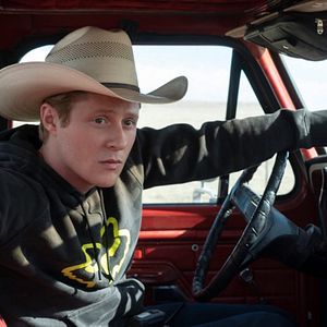 Bilder Lewis Pullman