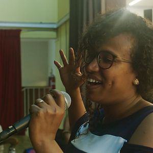 Bilder Stand Up My Beauty