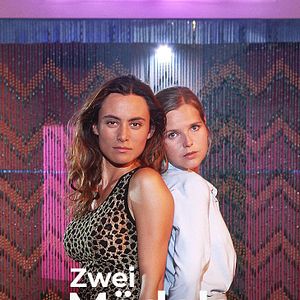 Bilder Zwei Mädels auf Mallorca - Die heißeste Nacht des Jahres