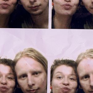 Bilder How to Save a Dead Friend