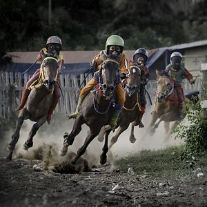 Bilder Riders Of Destiny