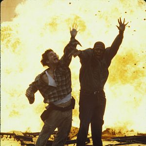 Bilder Explosiv - Blown Away