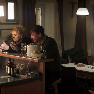 Bilder Wer gräbt den Bestatter ein?