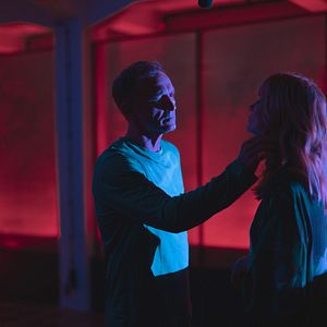 Bilder Ein Mädchen und ein Kosmonaut