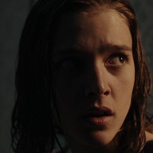 Bilder The Communion Girl