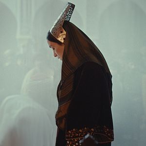 Bilder Adila Bendimerad