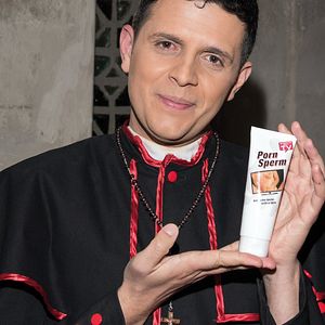 Bilder Captain Faggotron Saves The Universe